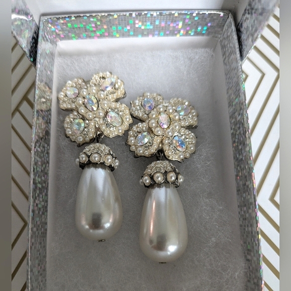 Vintage Tara Old Hollywood Glam Clip On Earrings - Picture 8 of 13